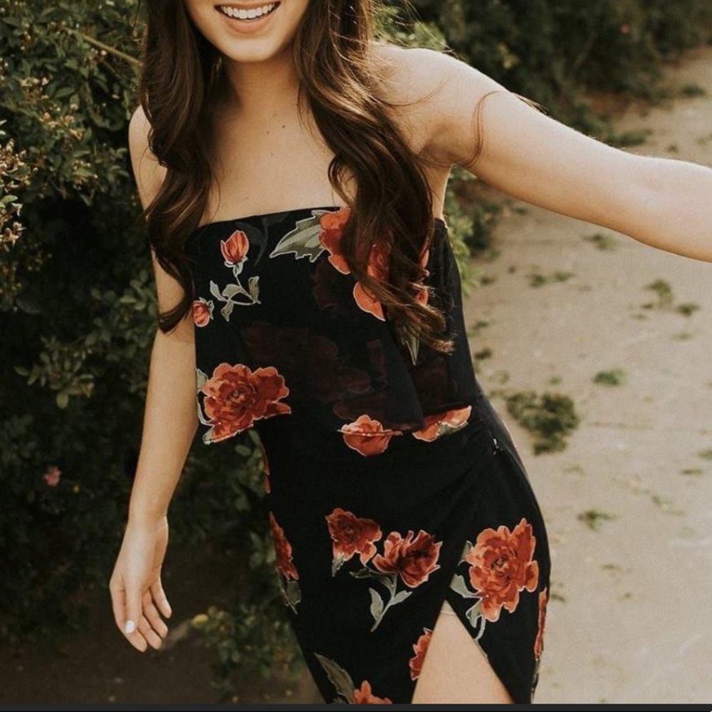 Lovers + friends floral slit dress! Size XS perfect for Easter! - Picture 4 of 4